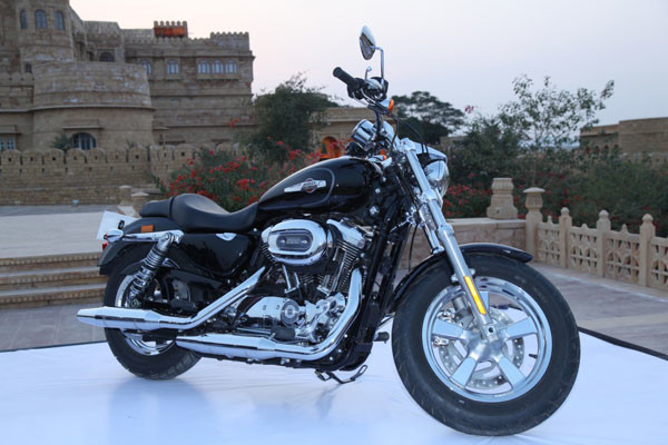 Harley-Davidson-1200-Custom
