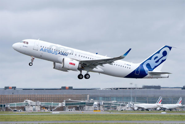 Airbus-A-320neo-flying-Big